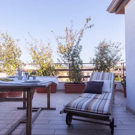 La Mansarda Apartment *